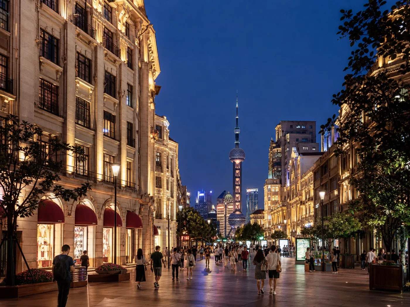 Nanjing Road pedestrian street in the evening